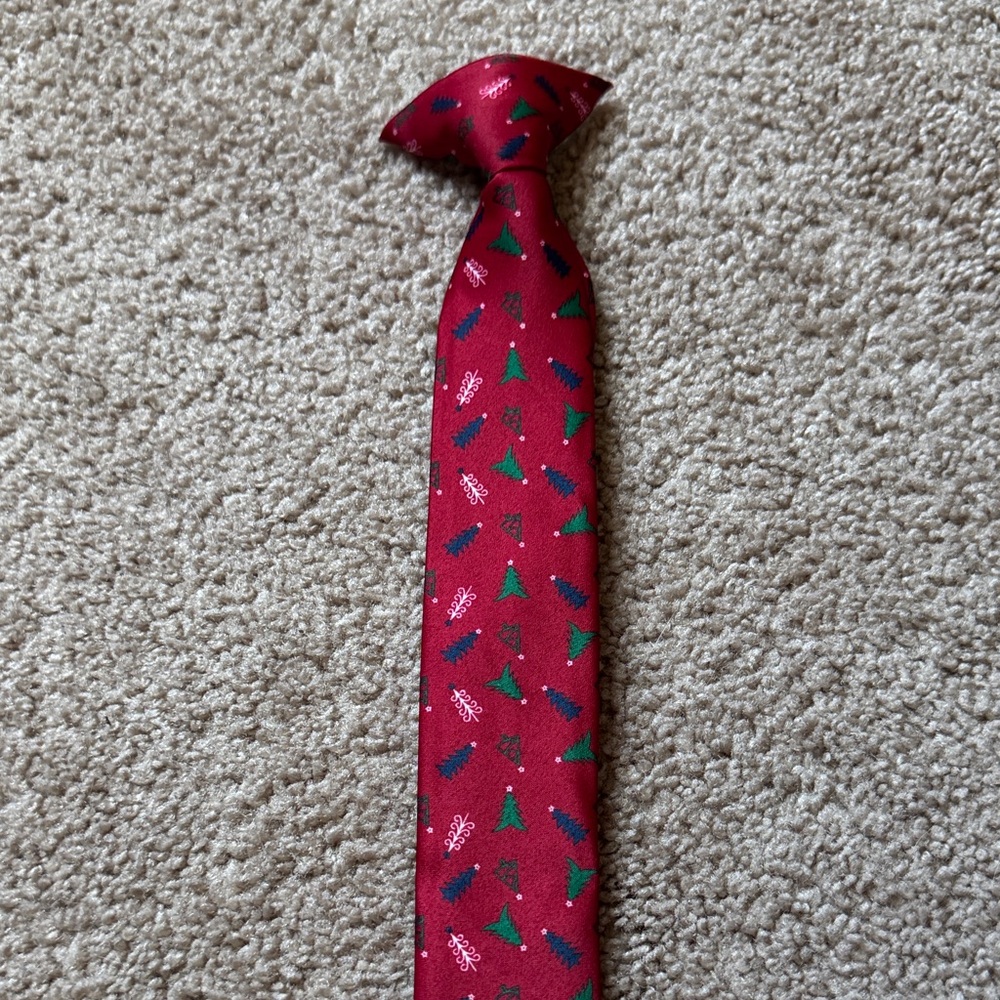 Izod Gray Suit Set with Plaid Shirt and Red HolidayTie, Boys 8 - Picture 4 of 7